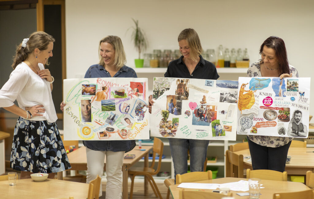 Workshop expresivní terapie, který uspořádala lektorka Michaela Ehrenbergerová 2. září v Montessori školce Jonáš na pražském Bohdalci.